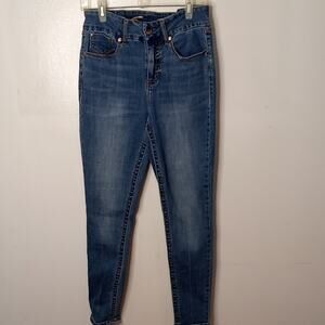 Seven 7⃣ Women's Size 8 Classic high waisted Skinny Blue Women's Jeans. Atleisur